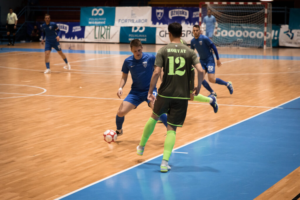 dinamo protiv prvaka lovi prvo mjesto
