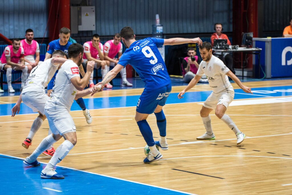 Futsal Dinamo - Crnica