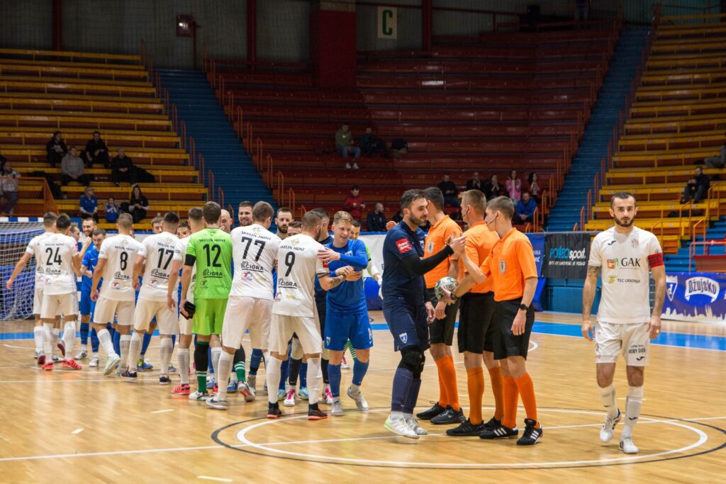 Futsal Dinamo - Crnica