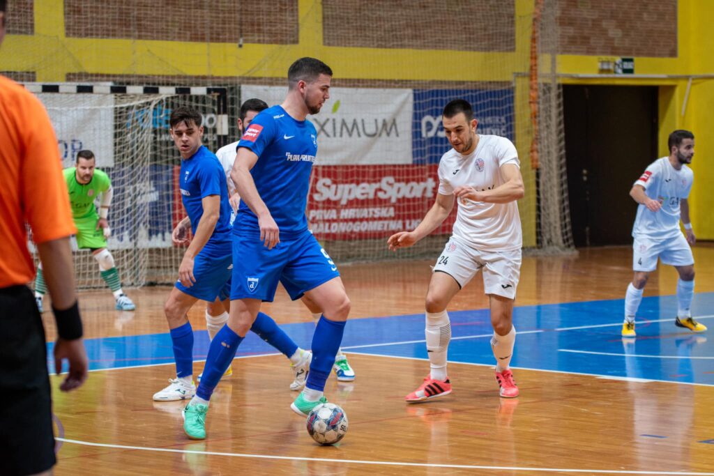 Futsal Dinamo - Crnica