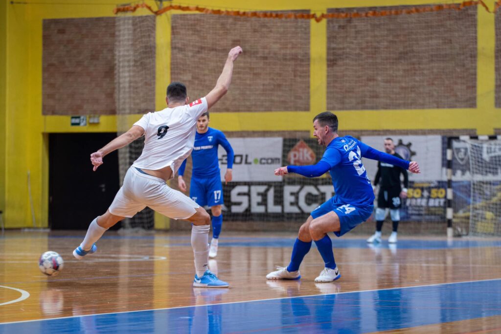 Futsal Dinamo - Crnica