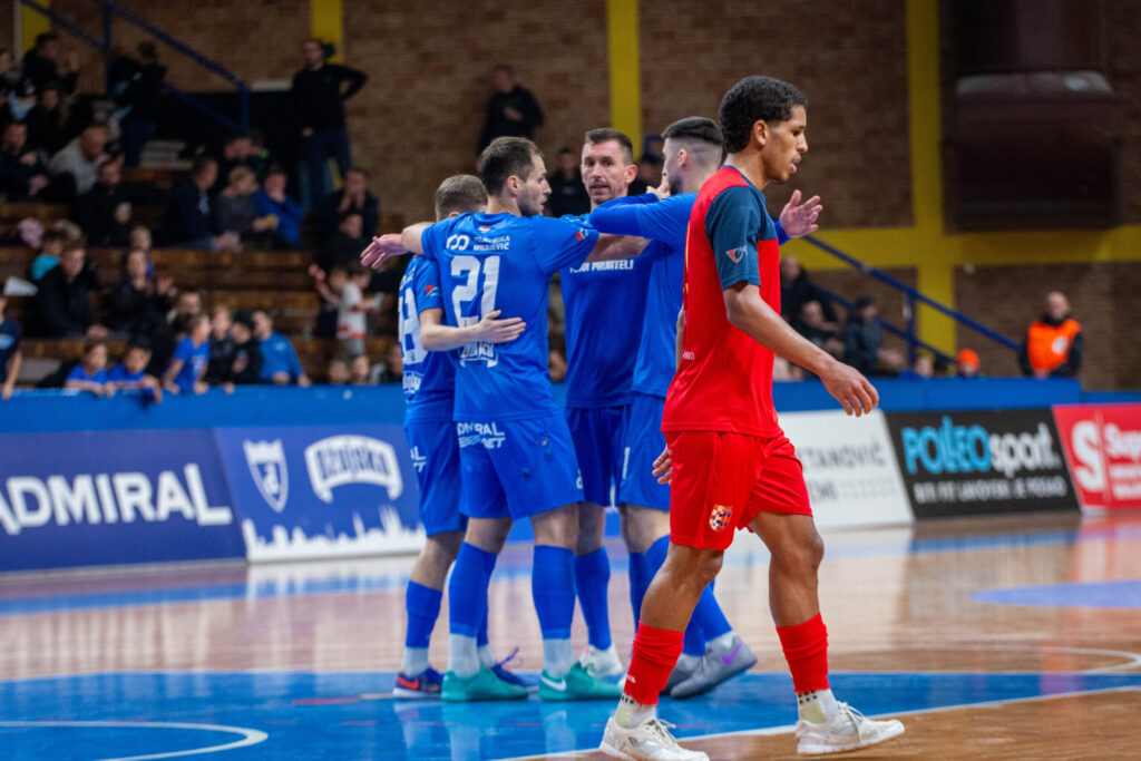 Futsal Dinamo - Square
