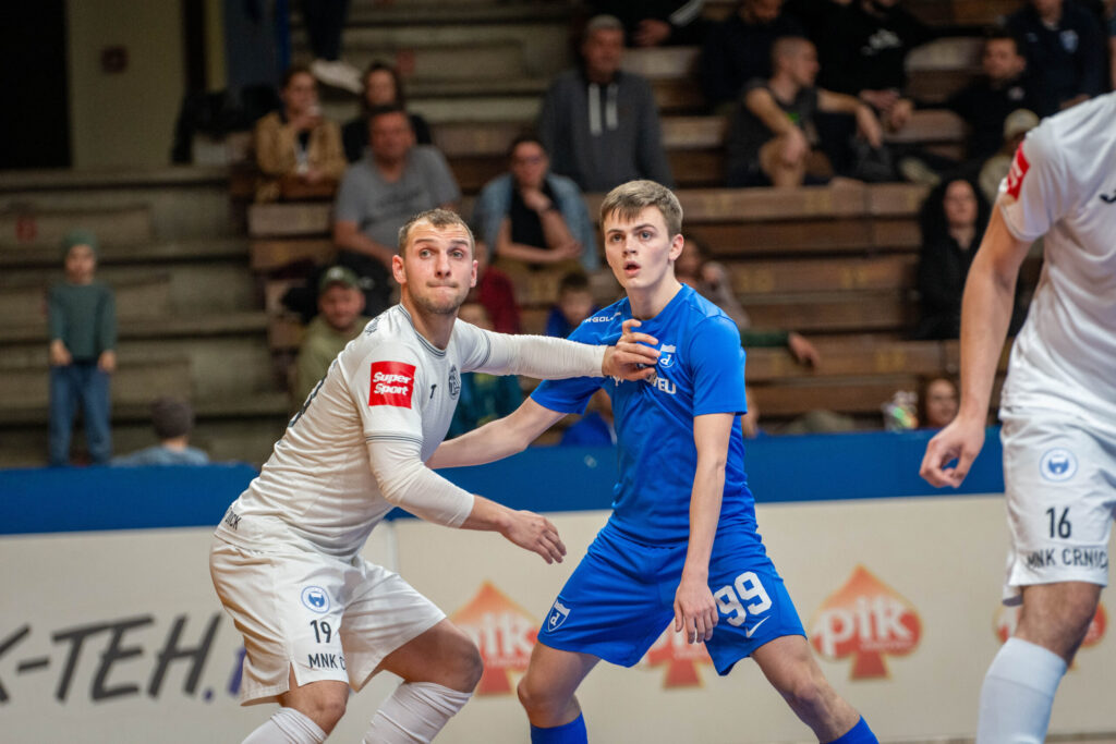 Futsal Dinamo - Crnica