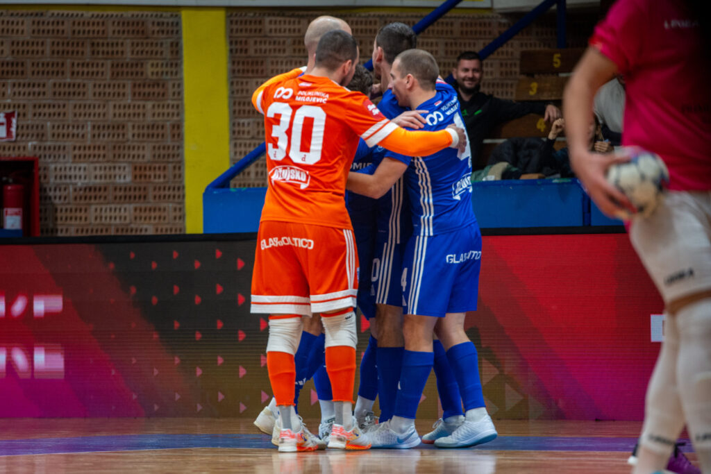 Futsal Dinamo - Crnica